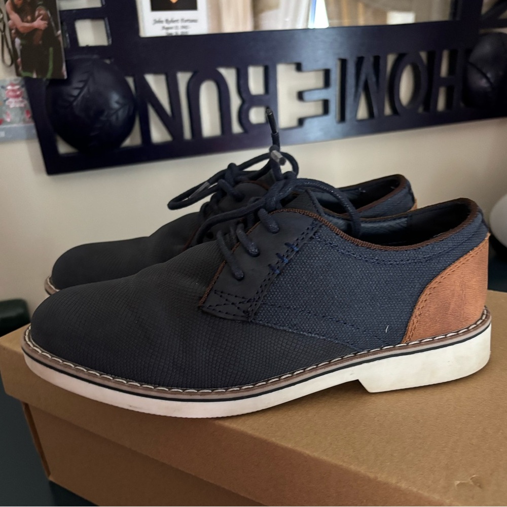 EUC boys SM dress shoes